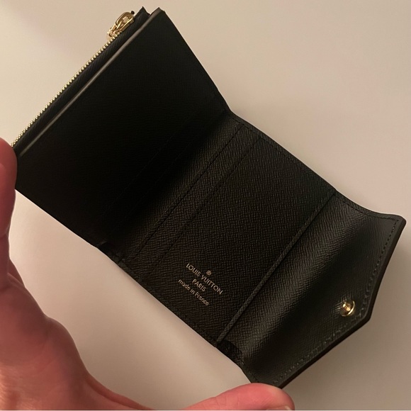 Authentic Louis Vuitton Reverse Giant Monogram Zoe Wallet - Picture 9 of 10